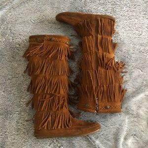 Minnetonka Five Layer Fringe Boot